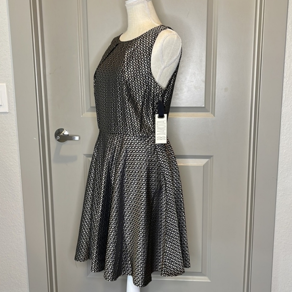BB Dakota Monochrome Patterned Dress - Picture 12 of 15